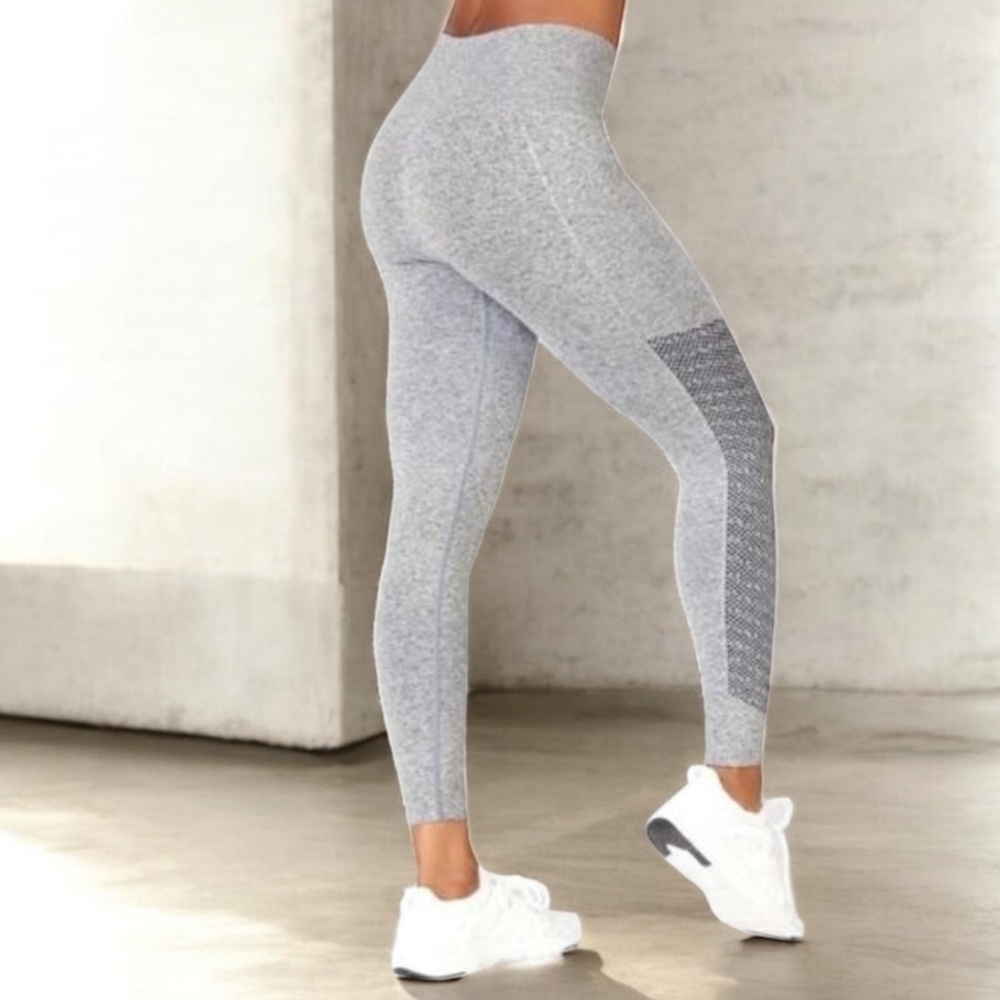 Fabletics  Seamless High-Waisted 7/8‎ Legging Grey Women’s S